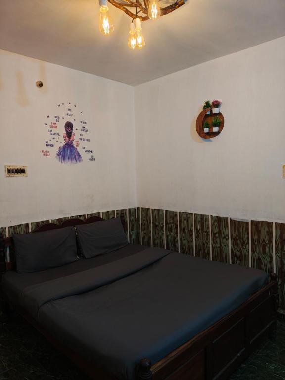 a bedroom with a bed in a room with a wall at kMT ooty villa mangal niketen in Ooty