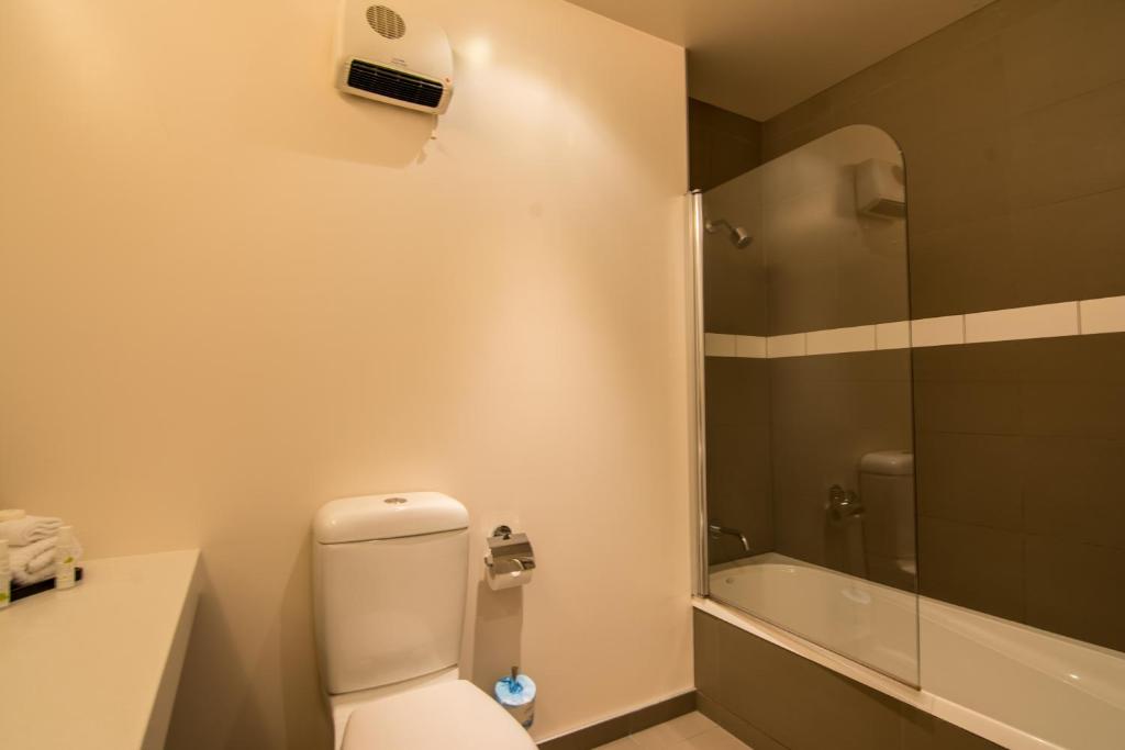 Koupelna v ubytování Hawea Hotel