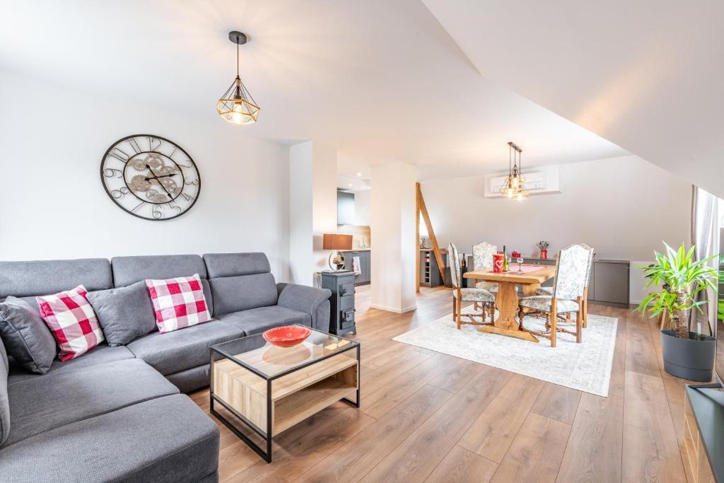 Posezení v ubytování Alsace Moderne - T2 60 m2, terrasse, fibre & Netflix - Niederbronn-les-Bains