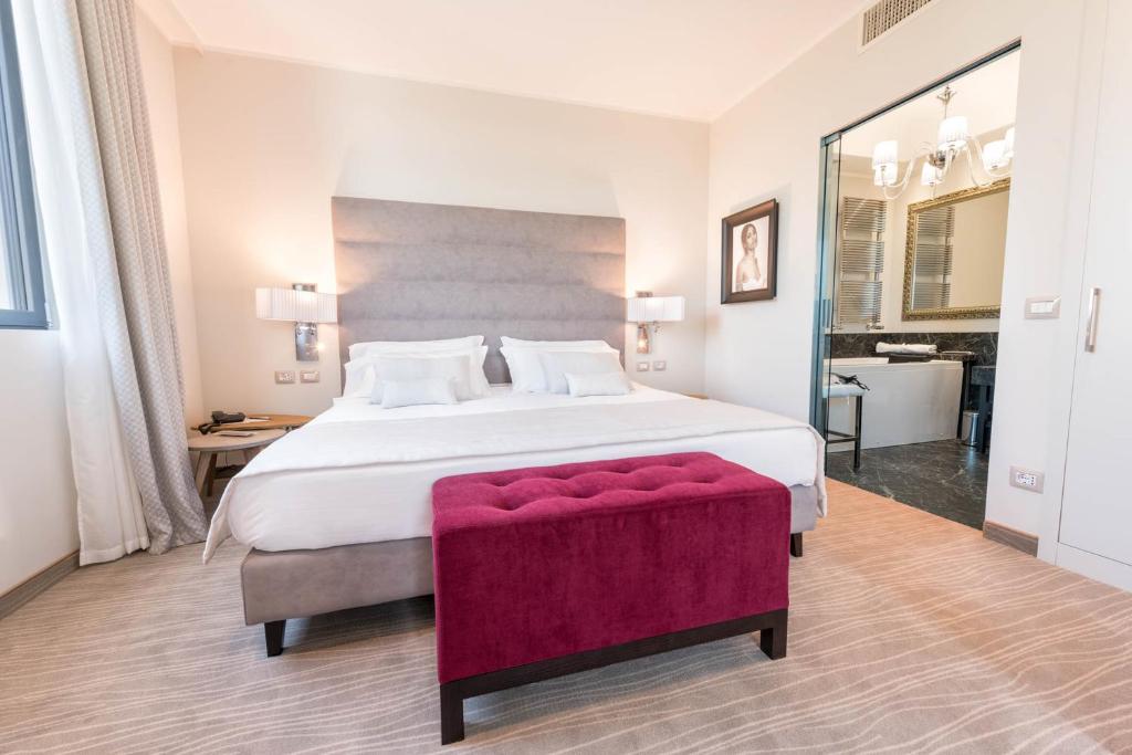 Postel nebo postele na pokoji v ubytování DB Hotel Verona Airport Congress & Spa