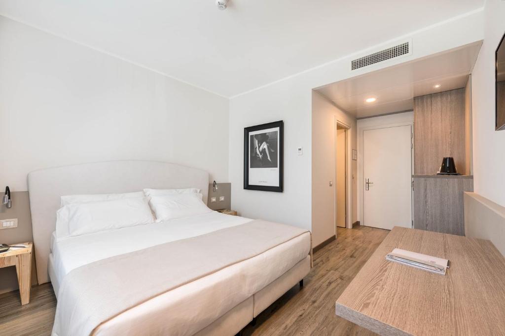 Postel nebo postele na pokoji v ubytování DB Hotel Verona Airport Congress & Spa