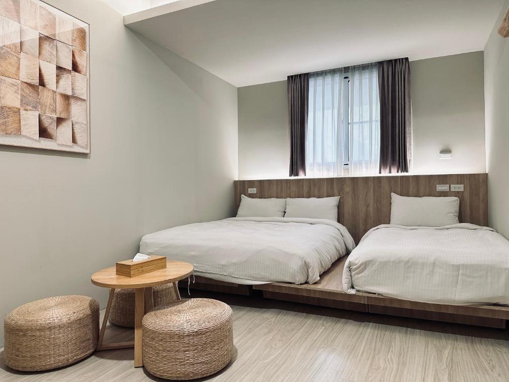 Postel nebo postele na pokoji v ubytování 河趣泊旅 River Chill Inn #安平運河景觀民宿 #停車方便 #可包棟