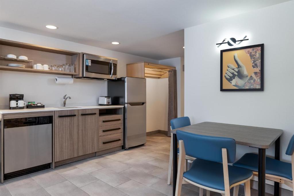Home2 Suites By Hilton Ames - 一卧室特大号床套房