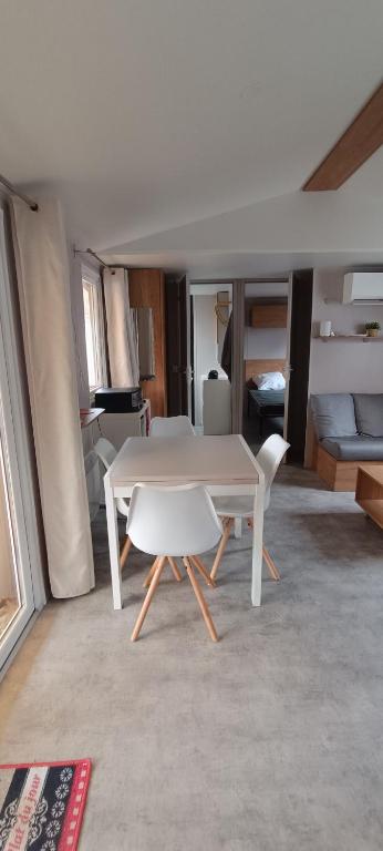 Χώρος καθιστικού στο Mobil home chez Thierry et Véro