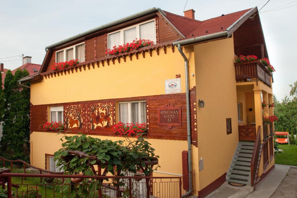 Budova, kde se aparthotel nachází