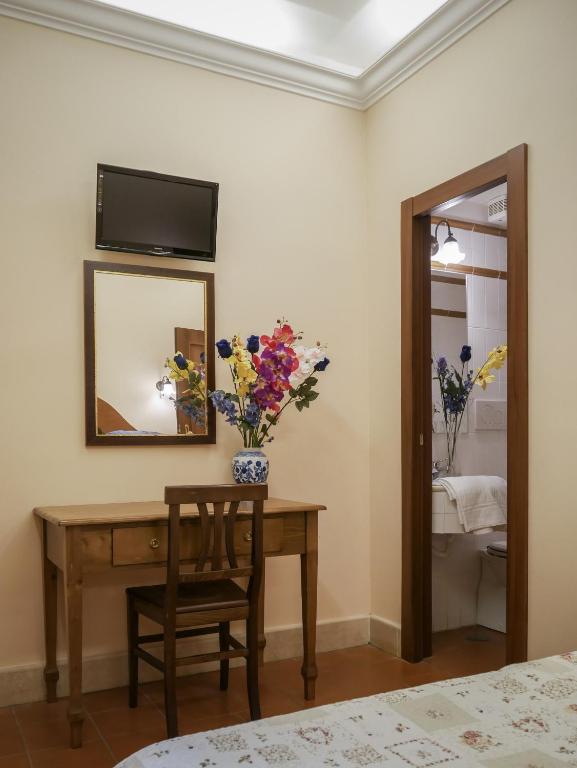 Postel nebo postele na pokoji v ubytování Hotel 4 Coronati