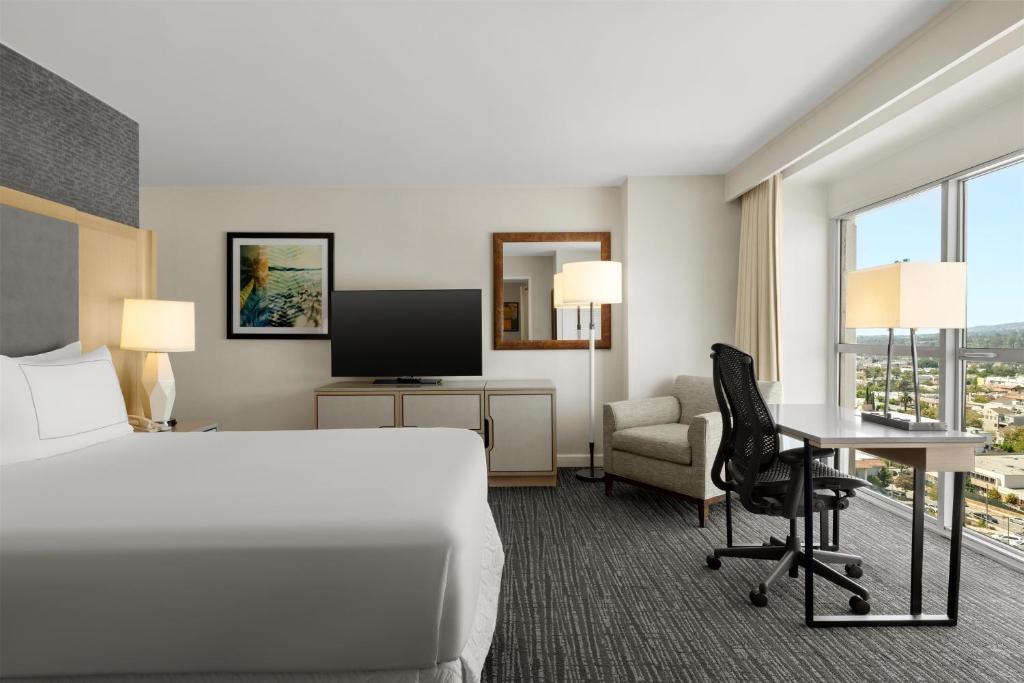 Hilton Los Angeles North-Glendale & Executive Meeting Center - 