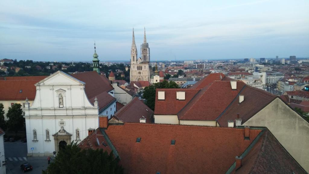 Nespecifikovaný výhled na destinaci Záhřeb nebo výhled na město při pohledu z apartmánu