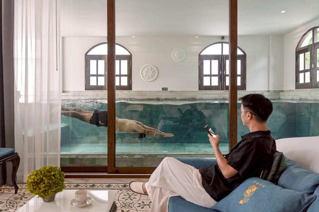 
Suite with Pool View
