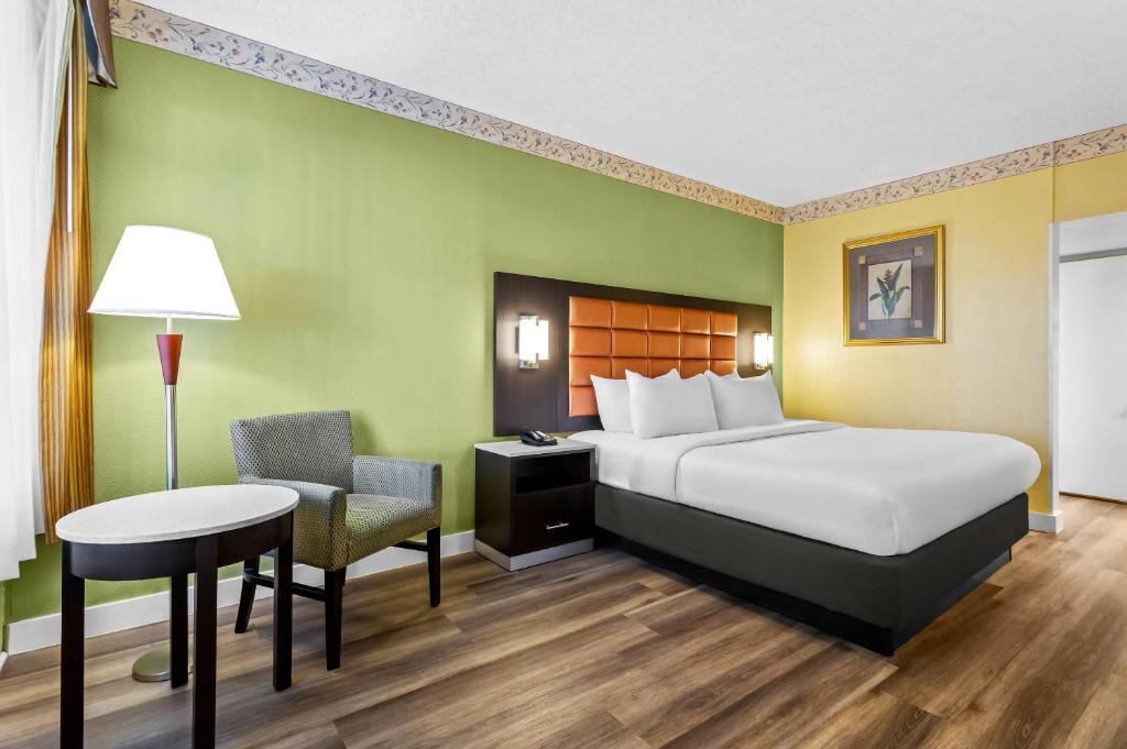 Quality Inn Tampa Airport - Cruise Port - Habitación Con Cama Extragrande - No Fumadores