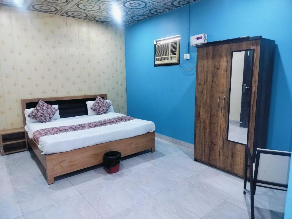 Postel nebo postele na pokoji v ubytování Hotel O HI-WAY Palace