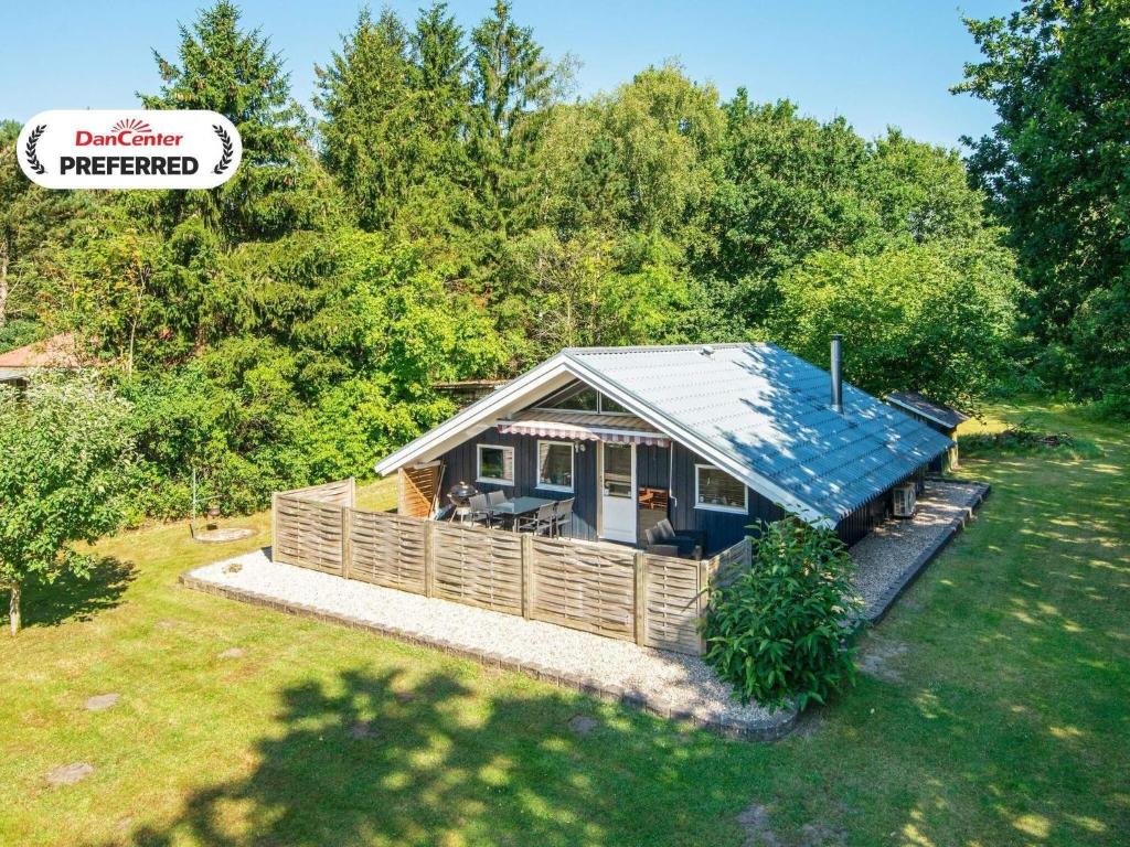 an overhead view of a tiny house with a solar roof at Sunny Retreat in Arrild Oasis-By Traum in Toftlund
