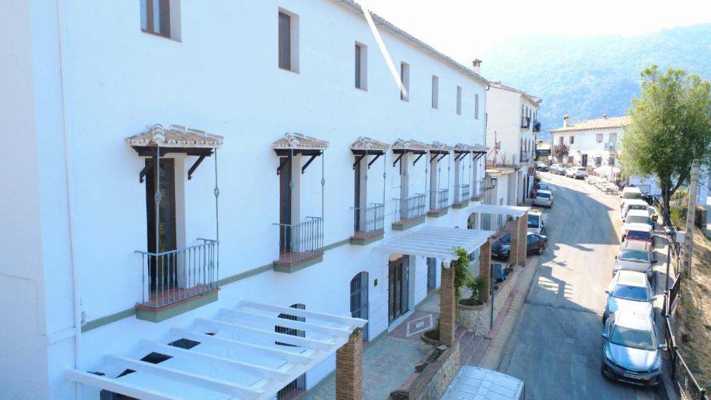 a view of a street with parked cars and buildings at Hotel Rural Mirador de Jubrique in Jubrique