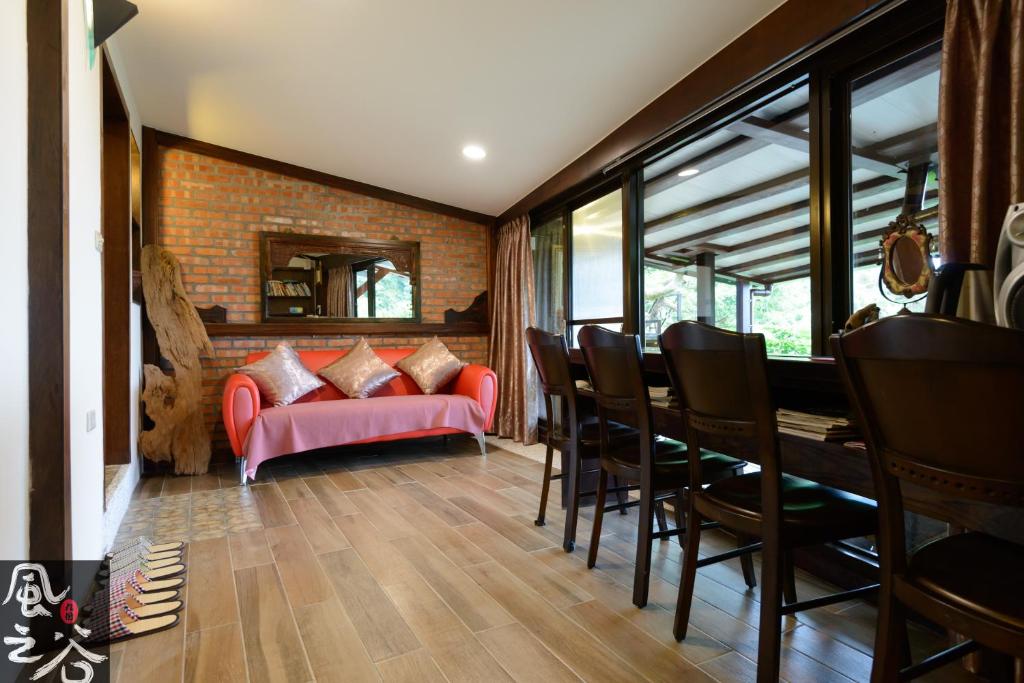 Istumisnurk majutusasutuses Jiufen Fongigu Homestay