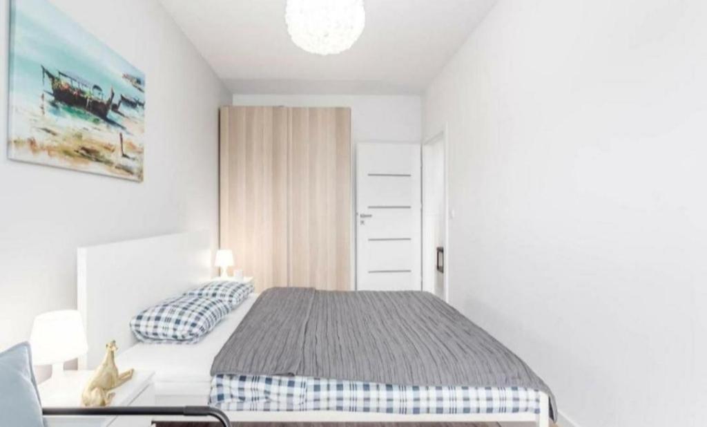 a bedroom with a bed and a desk with a chair at Rynek aparts in Wrocław