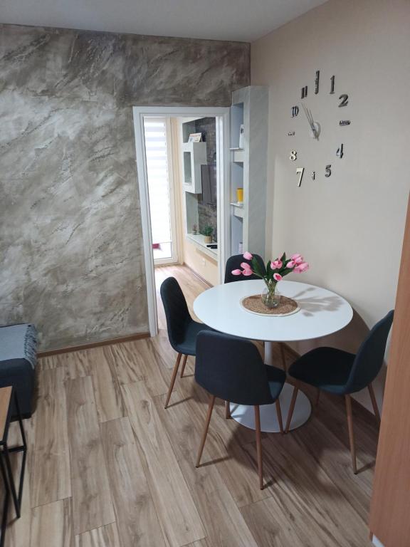 Φωτογραφία από το άλμπουμ του stan na dan IM σε Užice