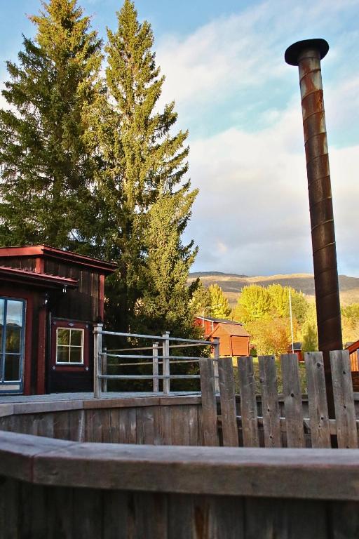 a wooden fence in front of a building with a pole at Cozy cabin with an amazing view in Åre