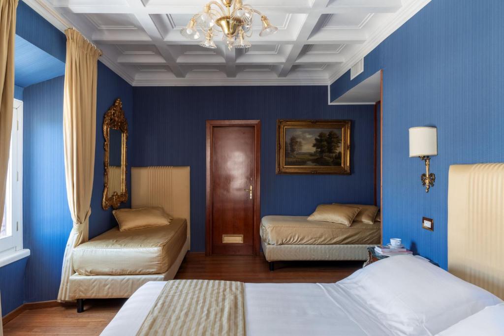 Quadruple Room — room photograph