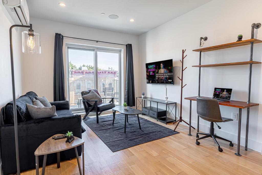 Picture of Industrial Style Brooklyn Retreat w Balcony, Brooklyn (updated prices 2026)