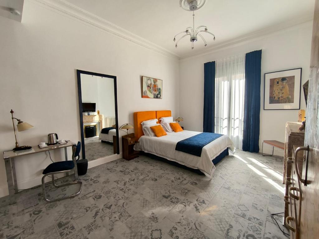 Postel nebo postele na pokoji v ubytování Villa Meyer Demeure Remarquable chambre d'hôtes standing indépendante