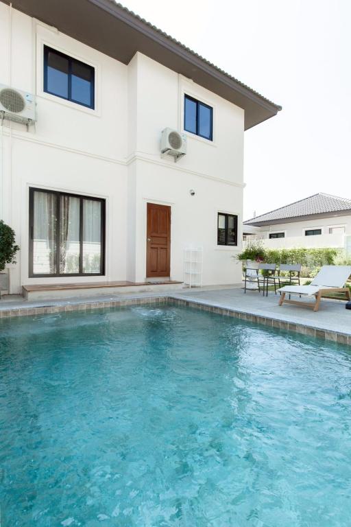 a house with a swimming pool in front of a house at Sleep Shot Pool Villa in Ban Fang Min