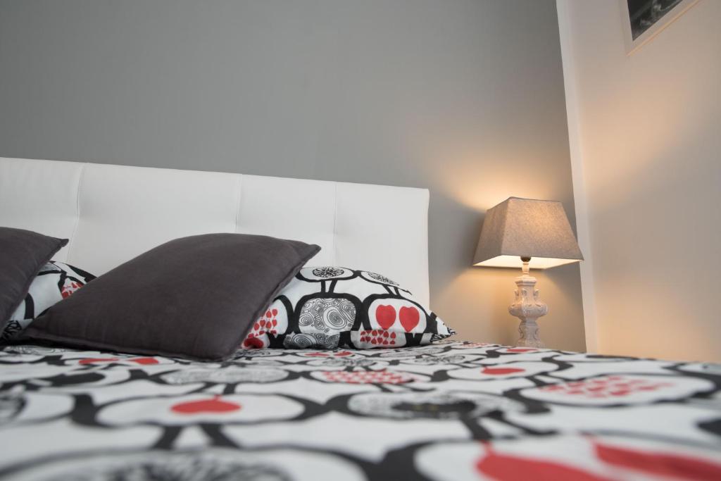 A bed or beds in a room at Maison Étoile