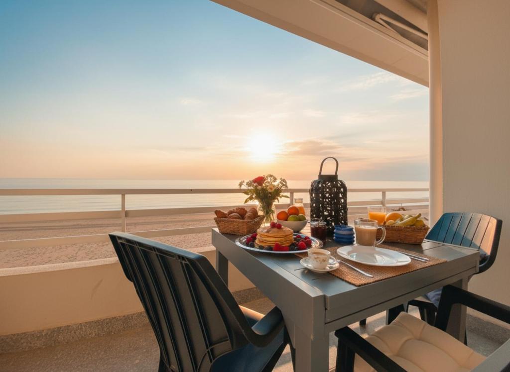 a table with food and a view of the beach at T3 Vue mer à couper le souffle in Canet-en-Roussillon