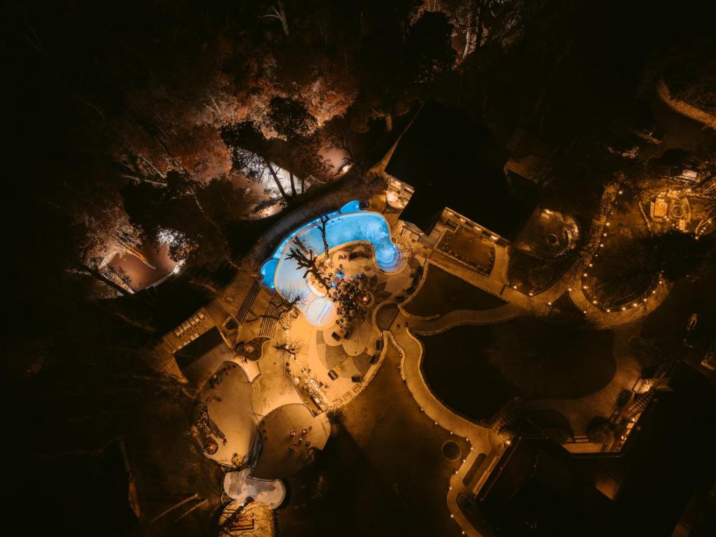 an overhead view of a water park at night at ROTUI CABAÑA EXCLUSIVA DON FERMIN in San Martín de los Andes