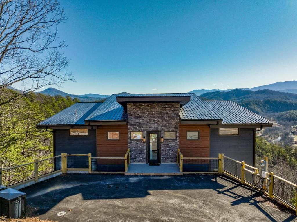 Nespecifikovaný výhled na hory nebo výhled na hory při pohledu z prázdninového domu