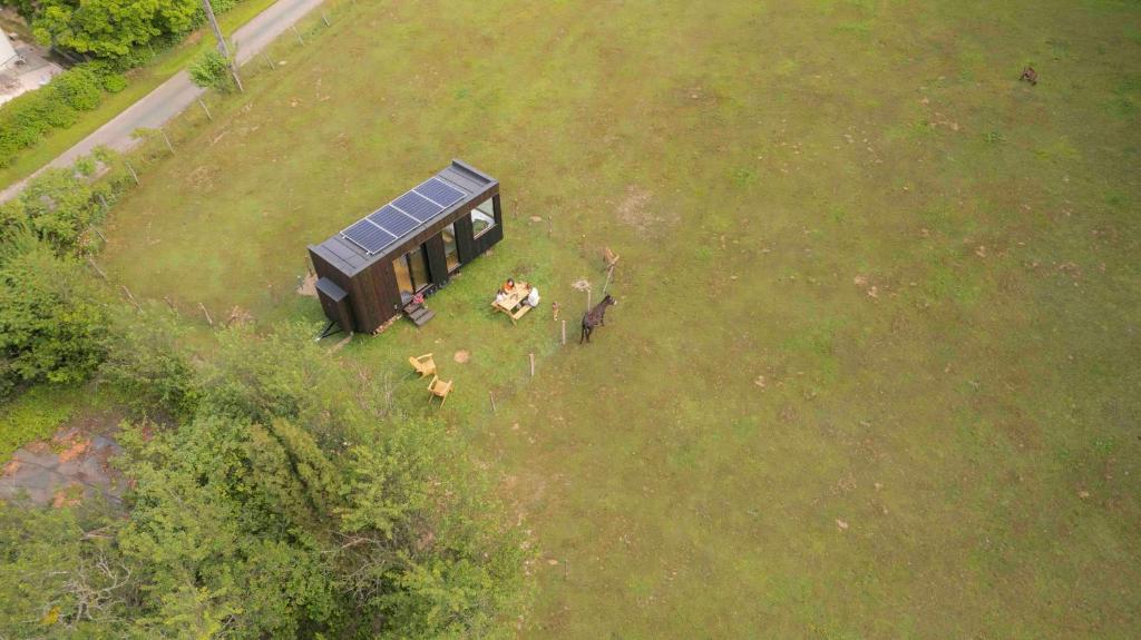 an overhead view of a tiny house in a field at Parcel Tiny House I L'Arche des Hays in Les Hays