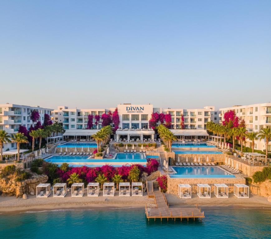 Bazén v ubytování The Divan Resort Hotel Ant nebo v jeho okolí