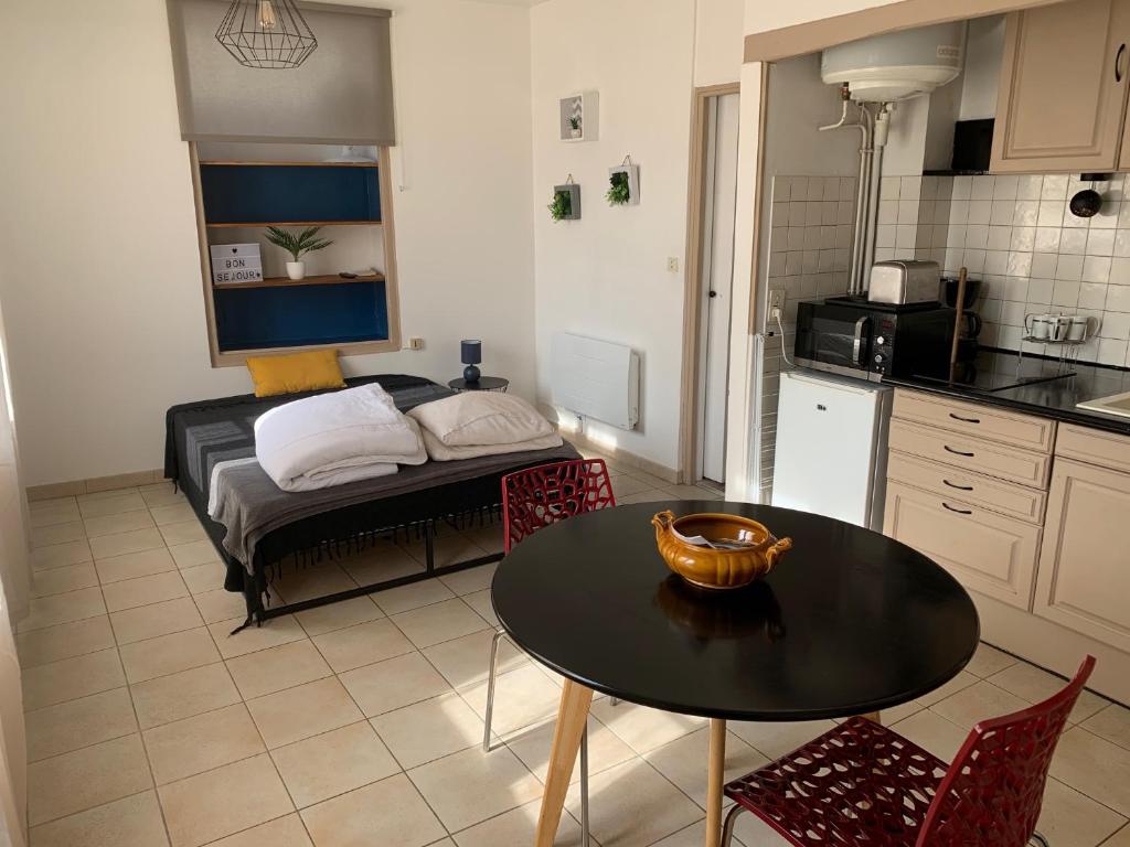 Kuchyň nebo kuchyňský kout v ubytování Charmant Studio près de la Plage