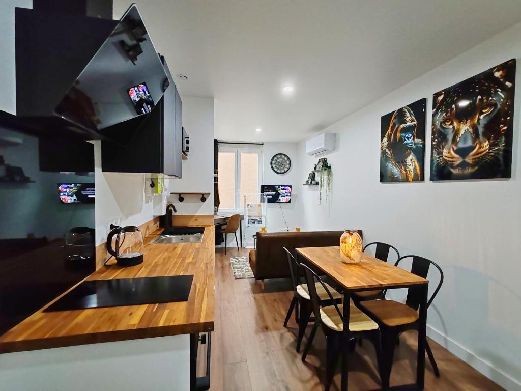 Kuchyň nebo kuchyňský kout v ubytování L'Escapade Urbaine