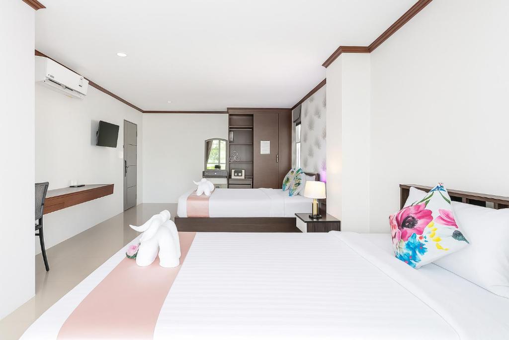 
Deluxe Triple Room
