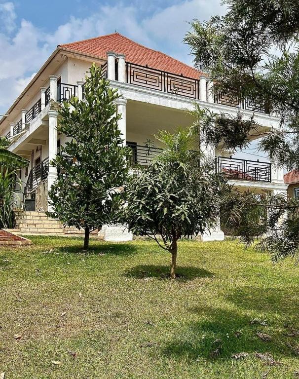 Freeve Suites Akright City Bwebajja