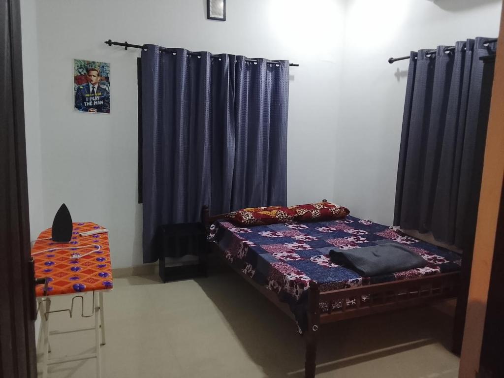 Postel nebo postele na pokoji v ubytování The Veedu Entire Villa 3BHK-Kitchen "only for family"