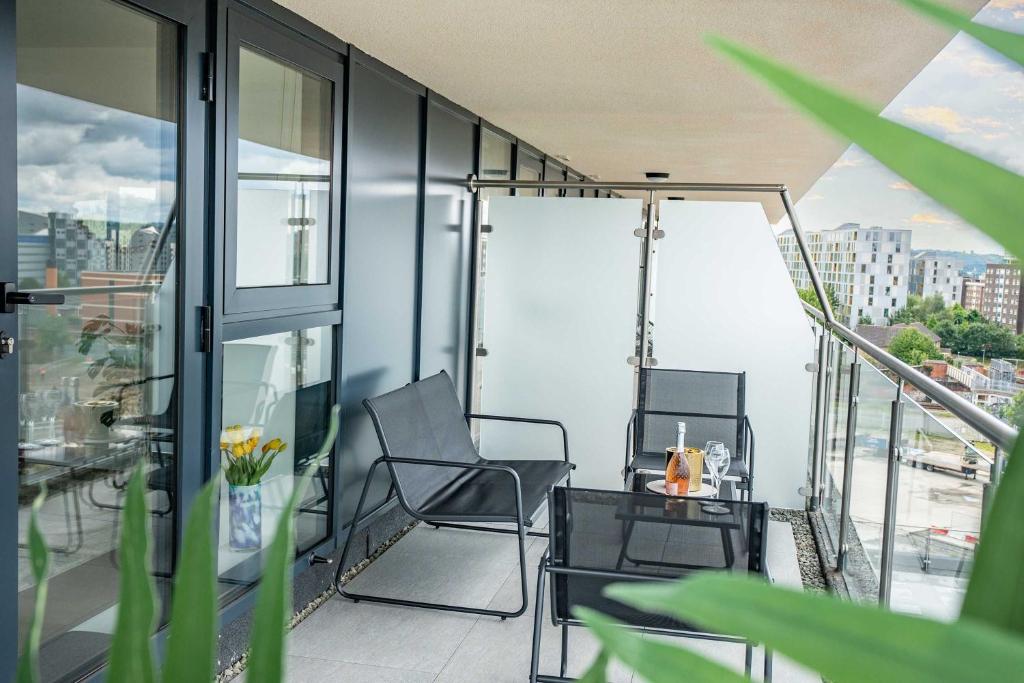 Modern Apartment City Center Leeds with Terrace 5