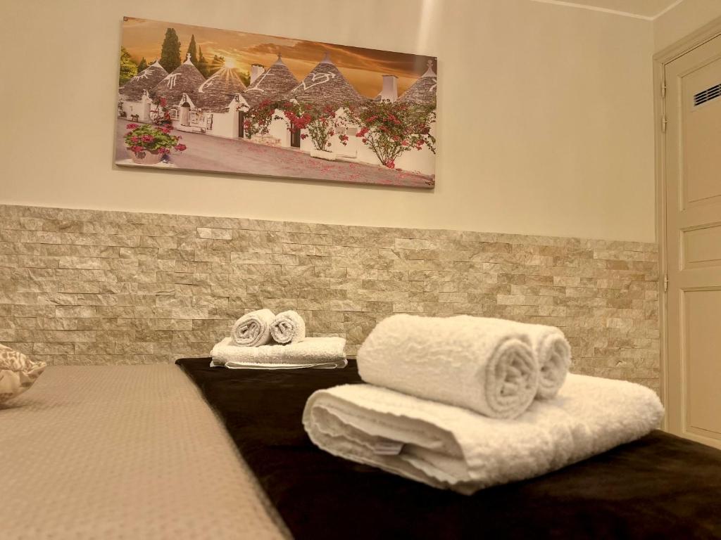 a room with a bed with towels on it at Elegance home in Martina Franca