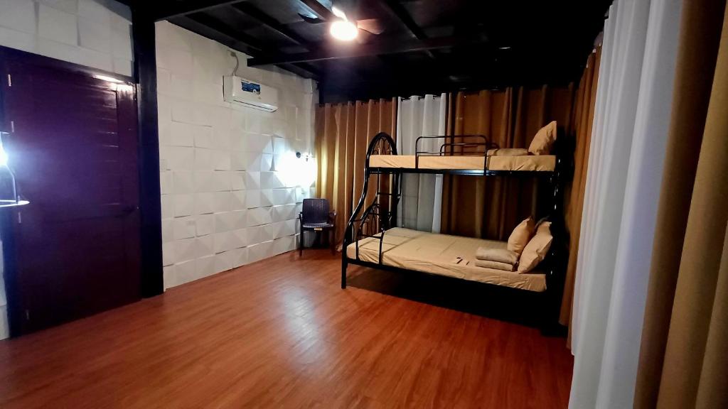 Voodi või voodid majutusasutuse Transient Home- Entire House Near the Beach toas