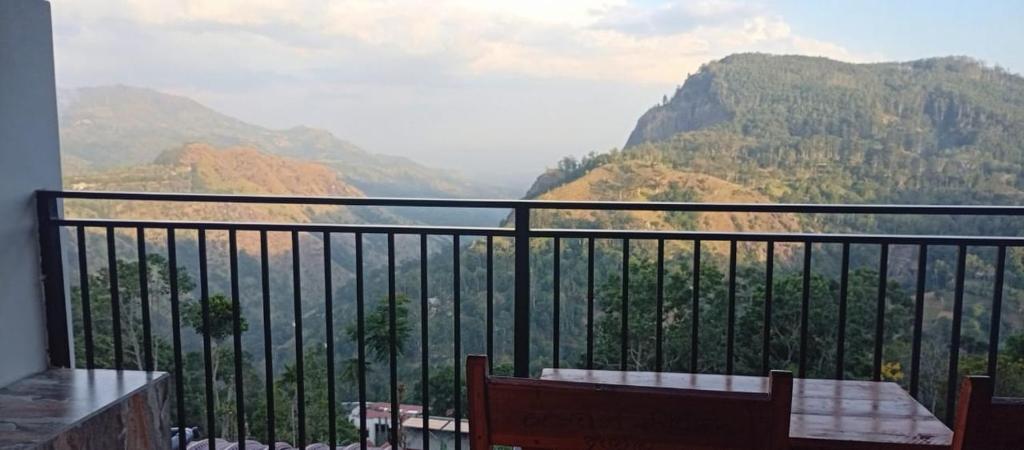 Golden View Guest Ella - 17