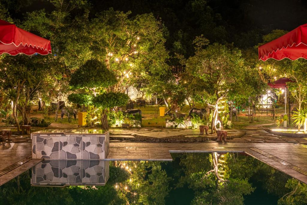 Κήπος έξω από το Serena Cat Ba homestay