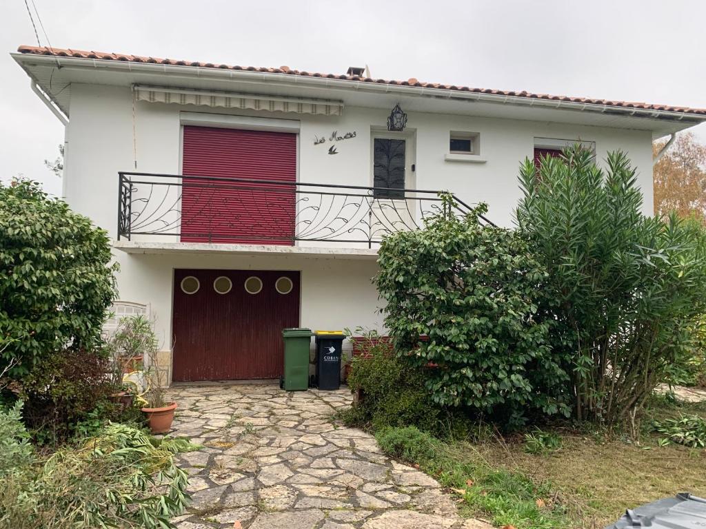 Το κτήριο όπου στεγάζεται  η παραθεριστική κατοικία