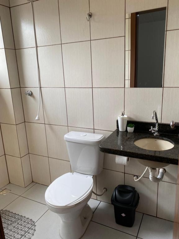 a bathroom with a toilet and a sink at Flats Teles 3 in Palmas