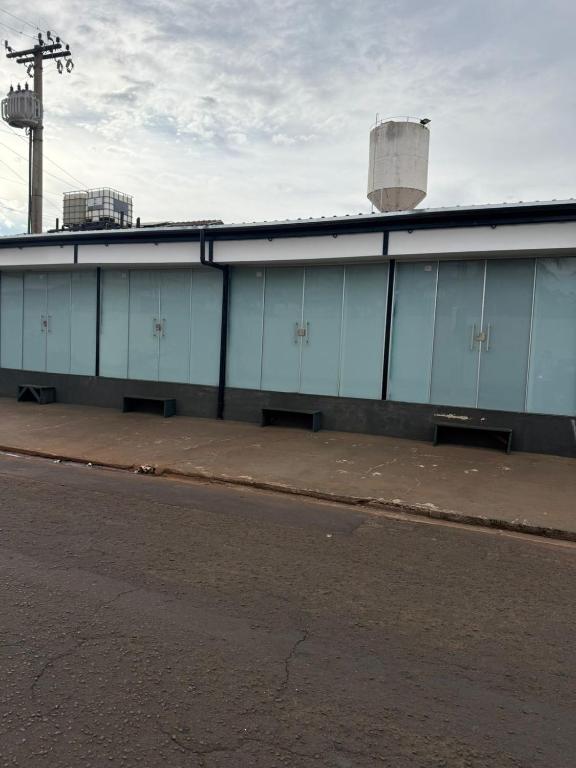 a building with a water tank on top of it at Suítes Ágape Festa do Peão in Barretos