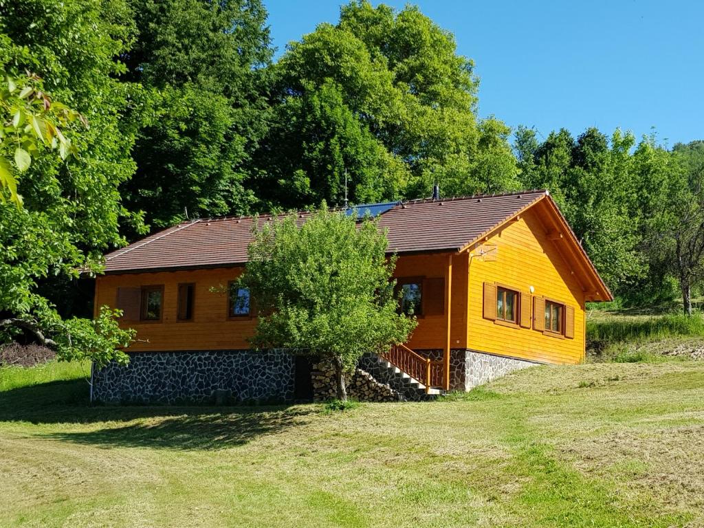 Budova, kde se chata nachází