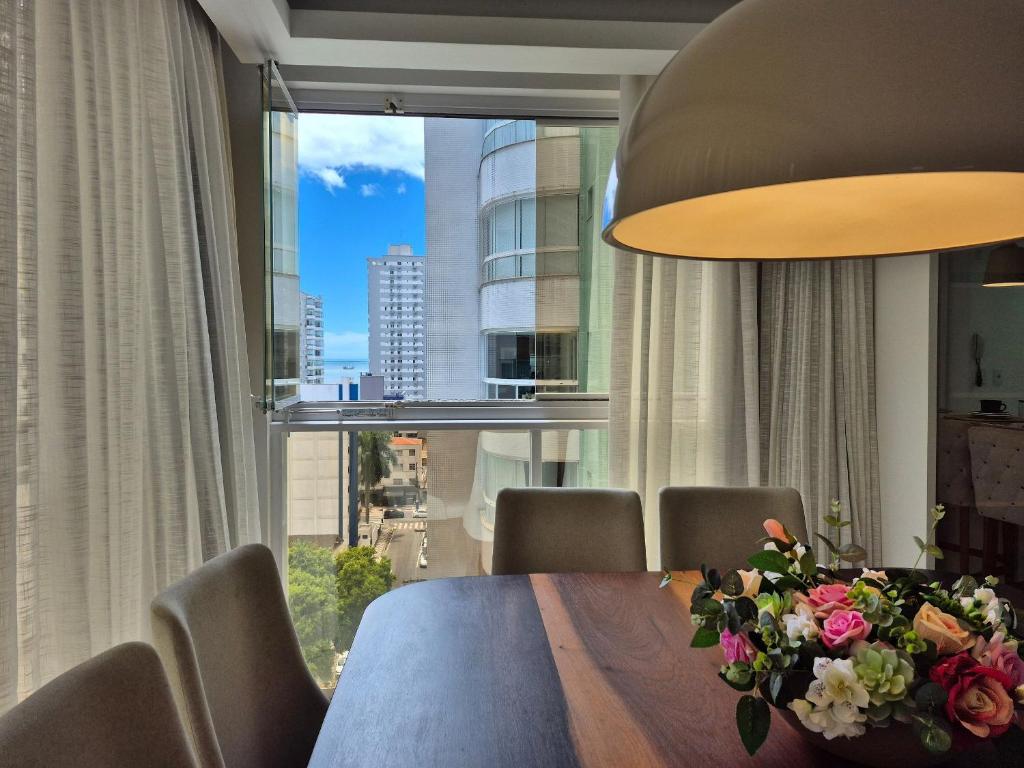 Et opholdsområde på CURTA! | 175 | Sofisticado e Espaçoso | 3 Suítes