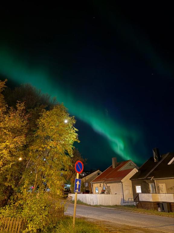 an image of the northern lights in the sky at Apartment in central Kirkenes in Kirkenes