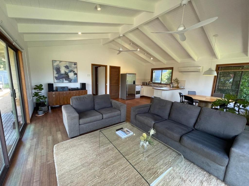 Χώρος καθιστικού στο Seashell Beach Shack