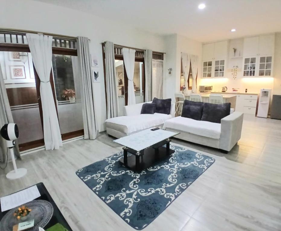 Postel nebo postele na pokoji v ubytování Kuntum Inn