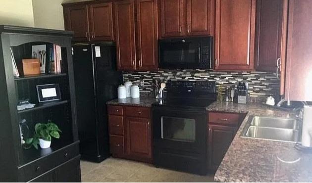 Kuchyň nebo kuchyňský kout v ubytování Peaceful West Omaha Stay